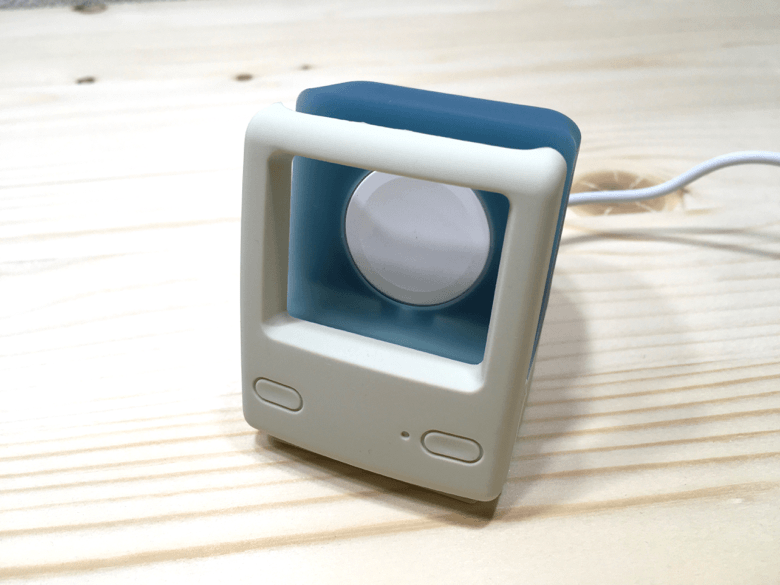 充電ケーブルの溝もピッタリサイズ。