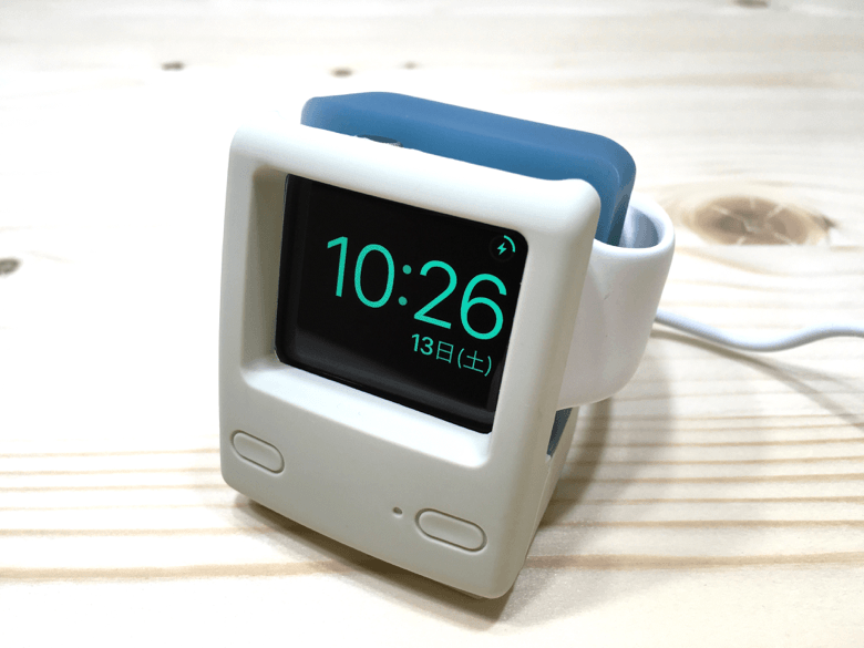 Apple Watchを置くと、ナイトスタンドモードが起動する。