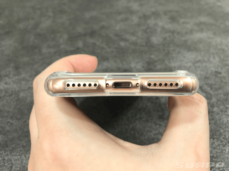 スピーカーのグリルとの干渉も無し。