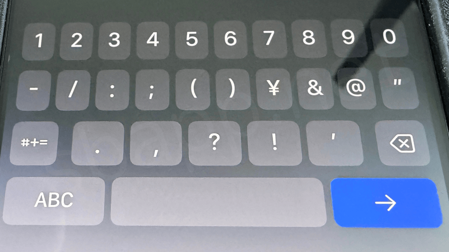 iOS26.3:パスコード入力時のキーボード(数字・記号)